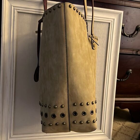 Sydney Love tan sueded leather tote with burgundy leather lining and studs NWOT - Picture 3 of 13